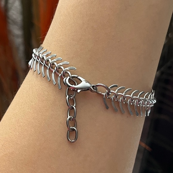 Silver Fishbone Bracelet with Intricate Design and Flexible Structure - Picture 3 of 6